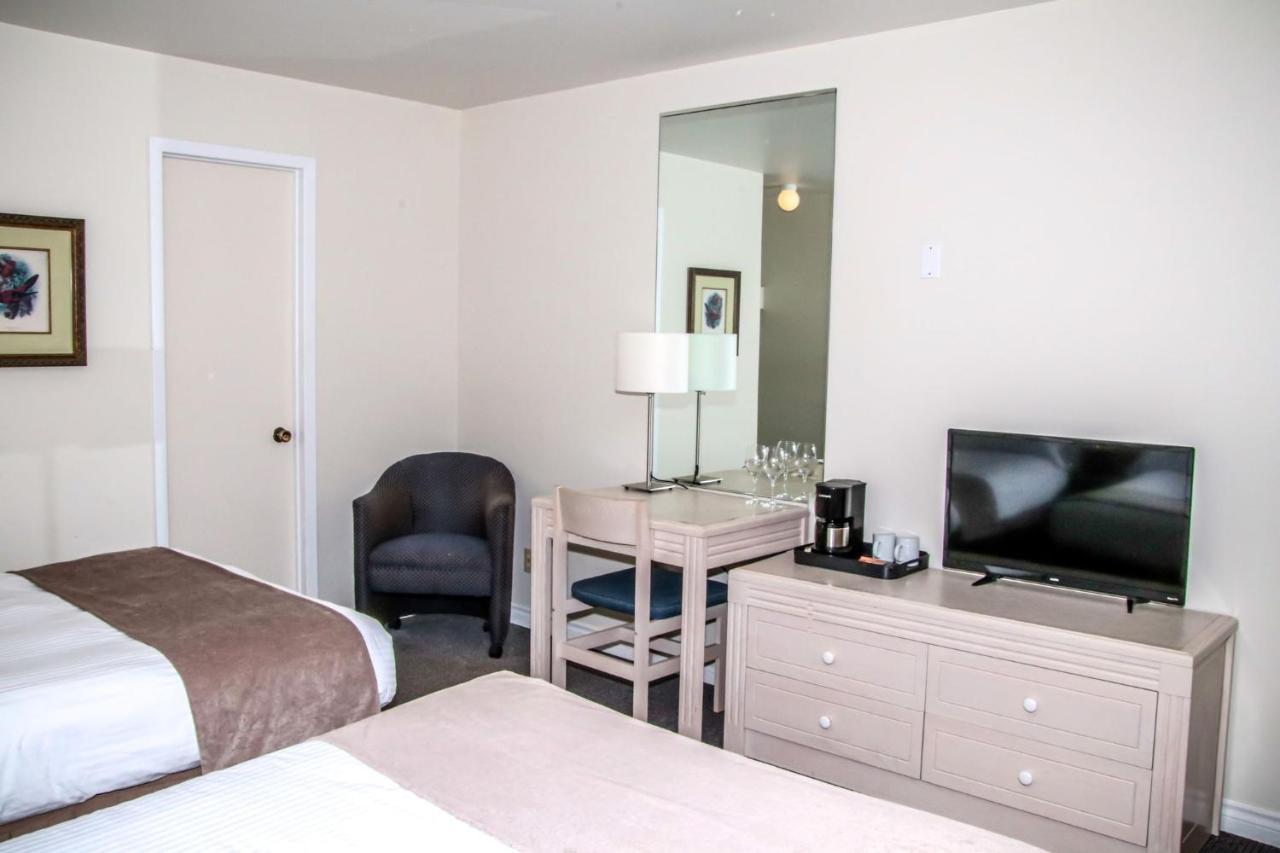 Hotel Les Trois Soeurs แปร์เซ ภายนอก รูปภาพ