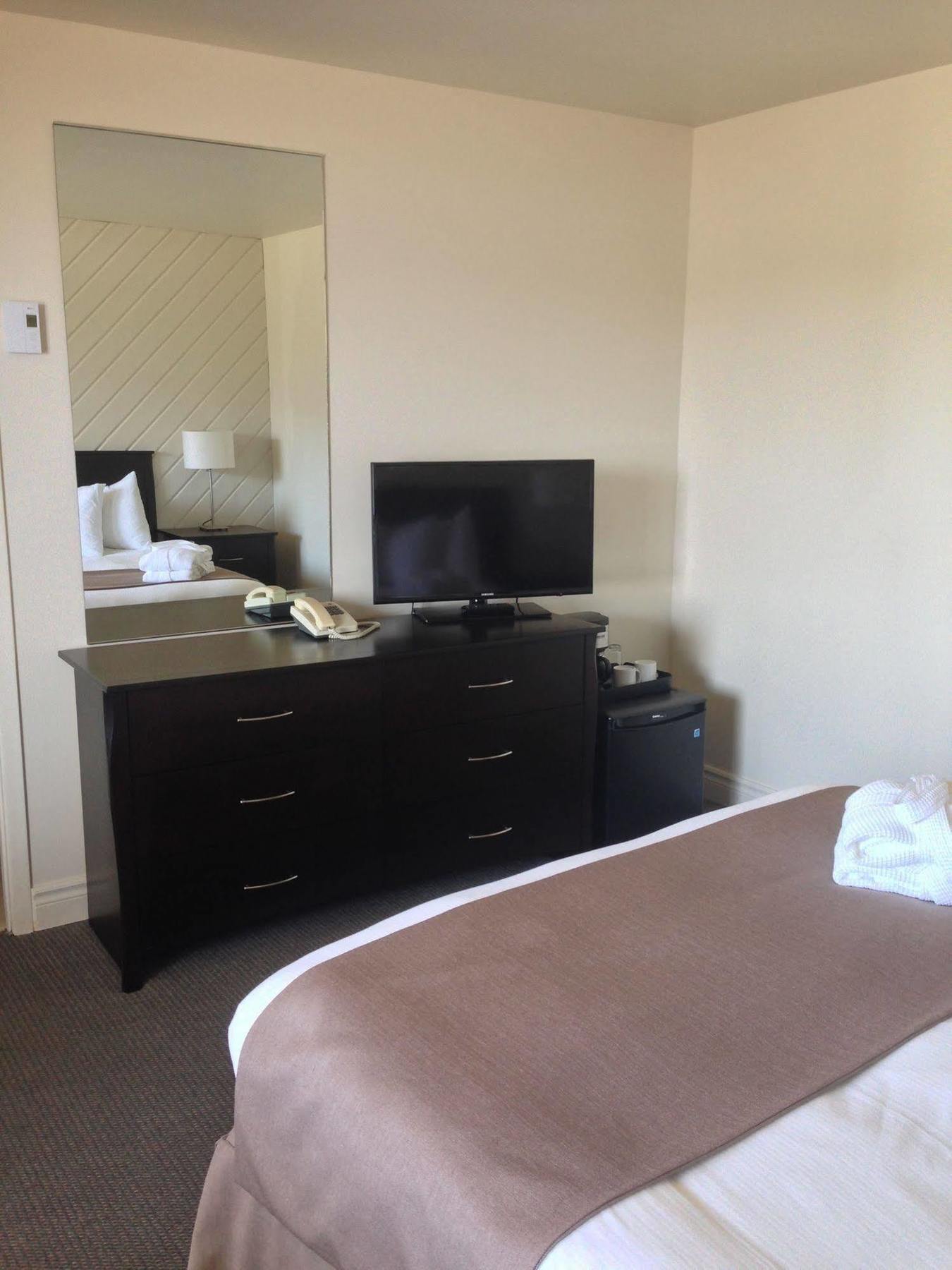 Hotel Les Trois Soeurs แปร์เซ ภายนอก รูปภาพ