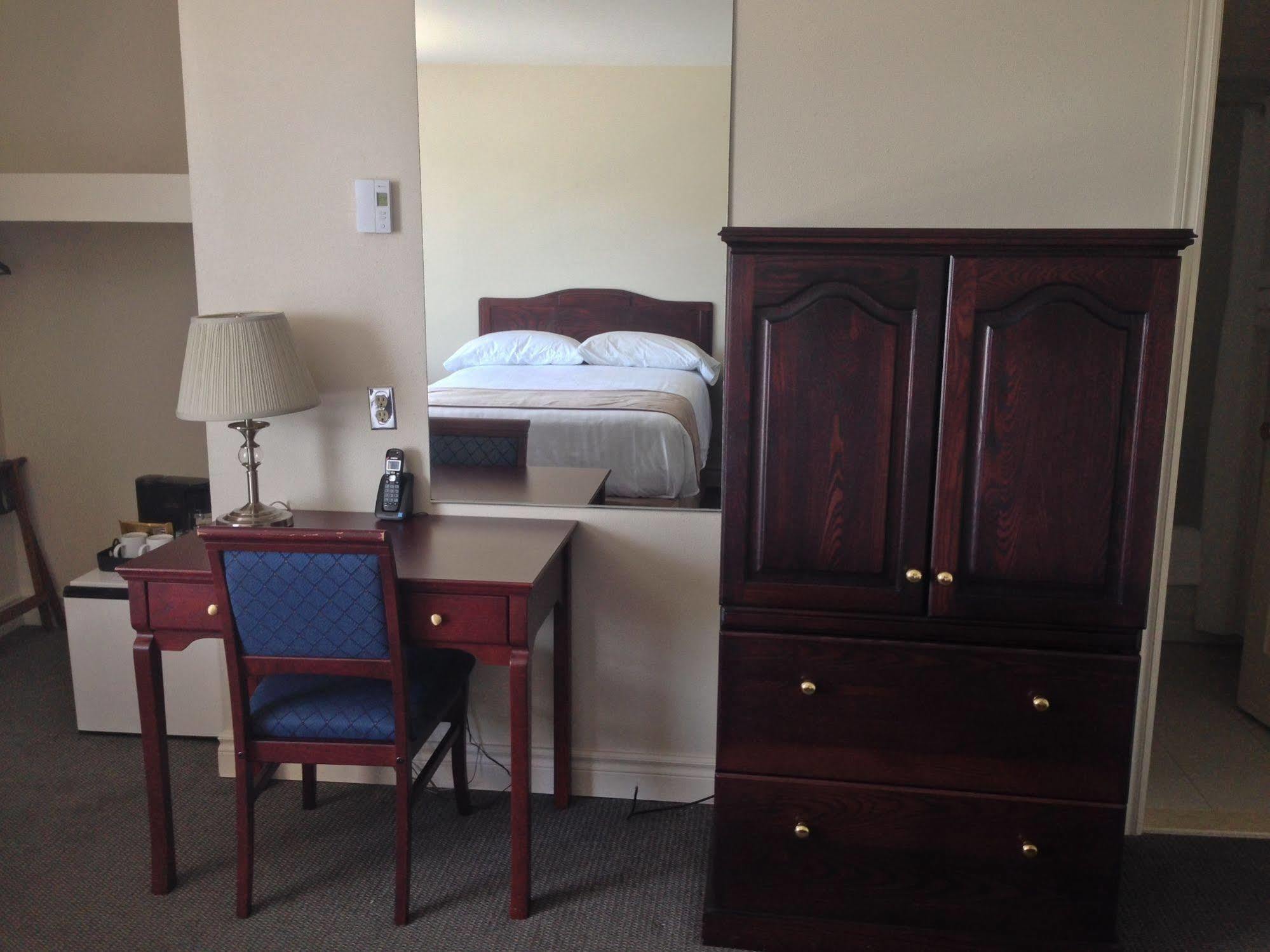 Hotel Les Trois Soeurs แปร์เซ ภายนอก รูปภาพ