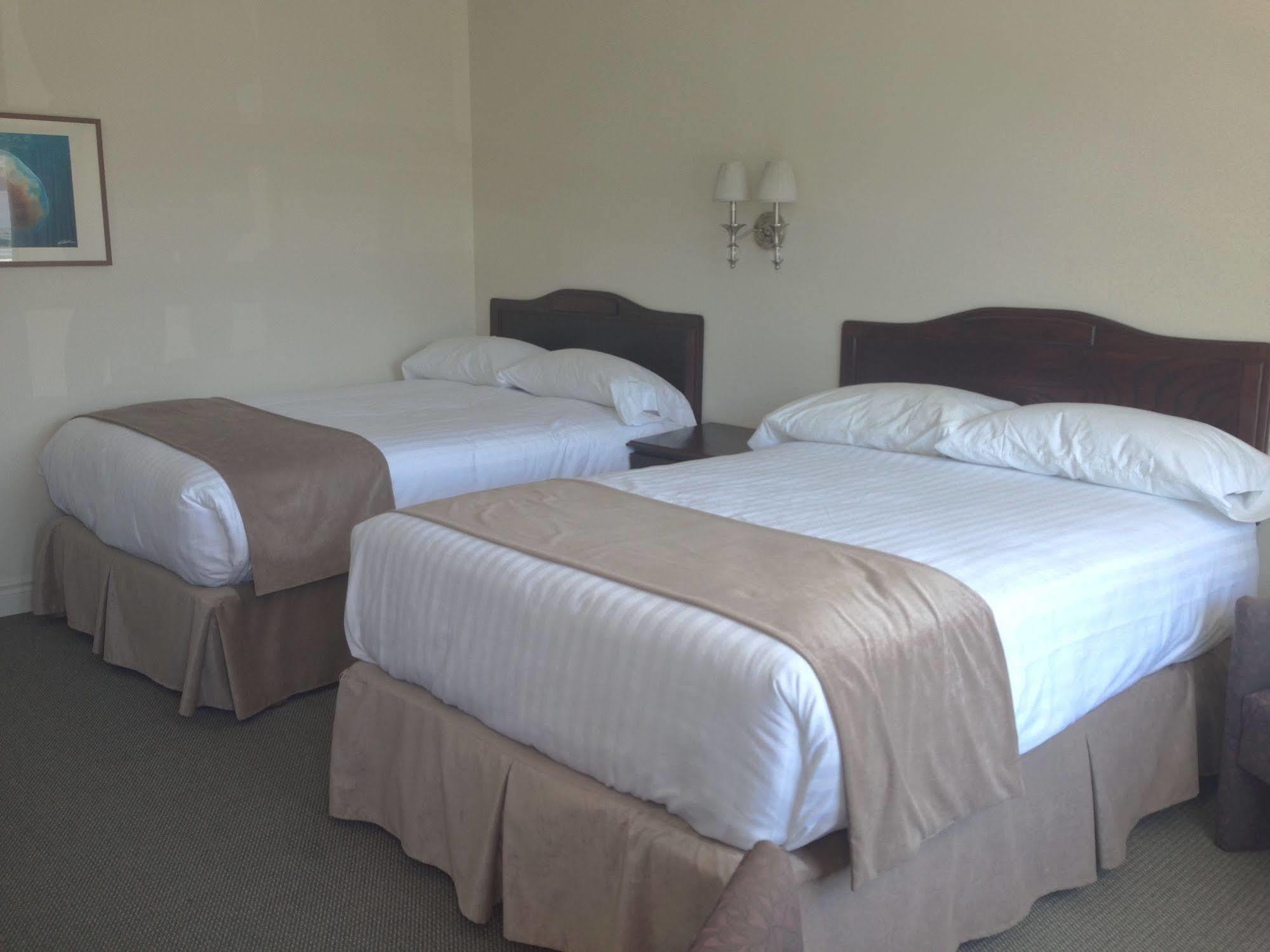 Hotel Les Trois Soeurs แปร์เซ ภายนอก รูปภาพ