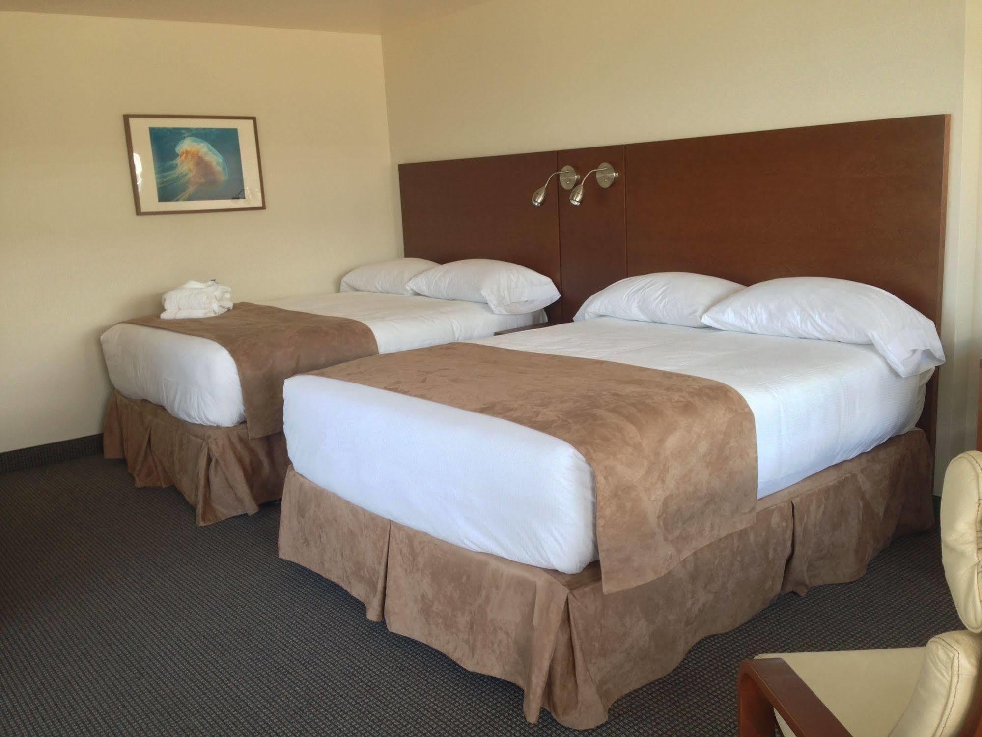 Hotel Les Trois Soeurs แปร์เซ ภายนอก รูปภาพ