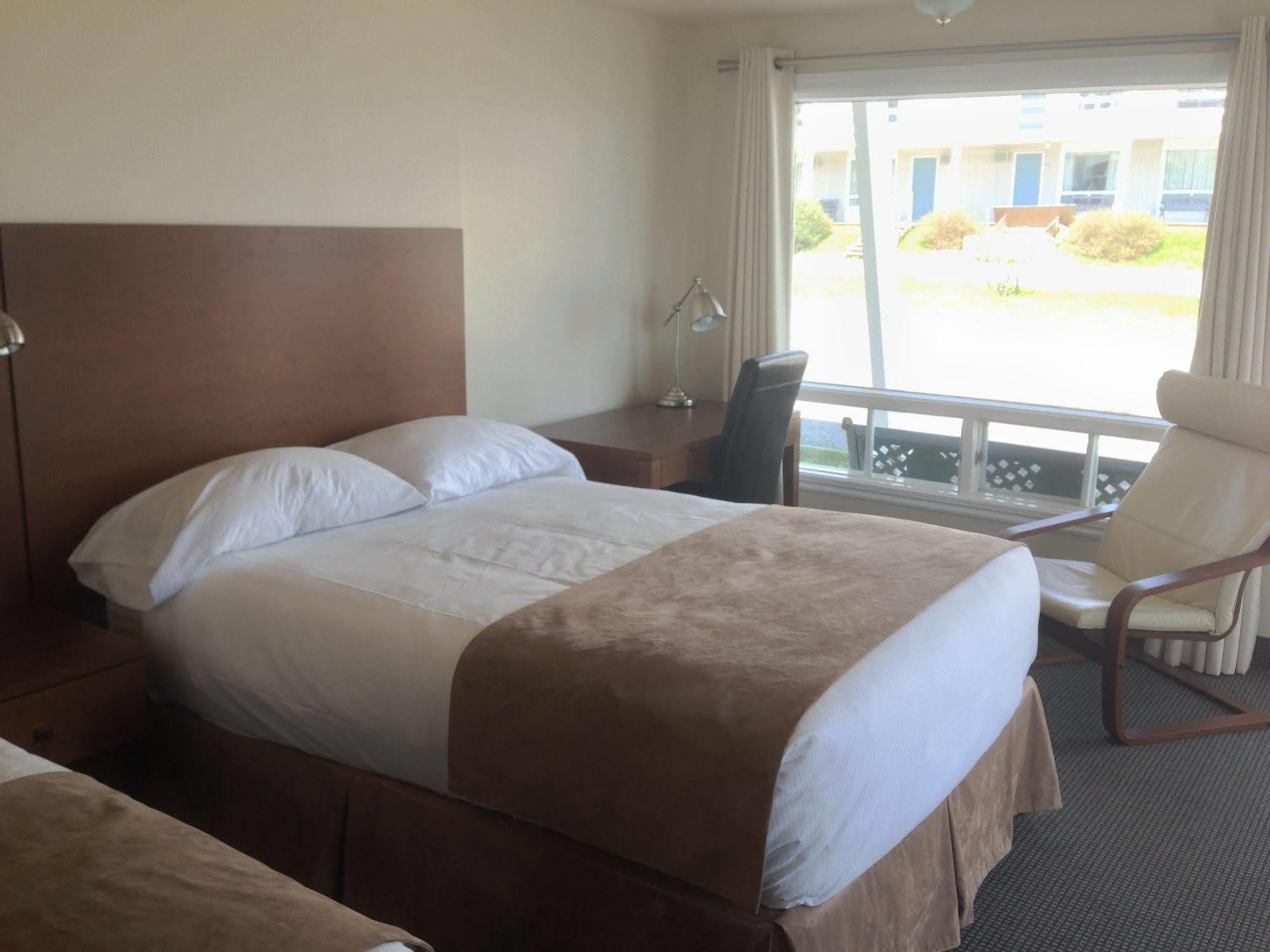 Hotel Les Trois Soeurs แปร์เซ ภายนอก รูปภาพ