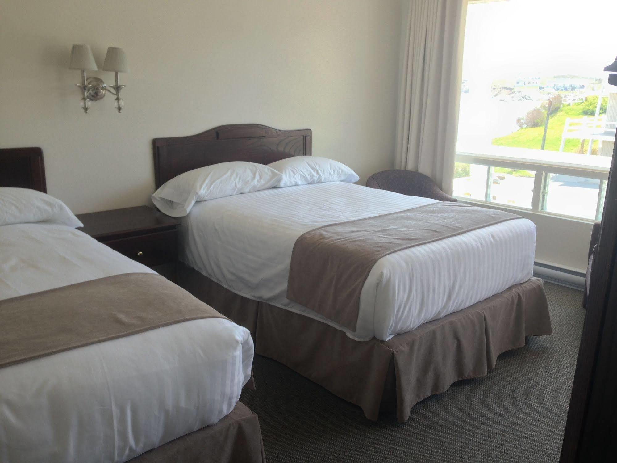 Hotel Les Trois Soeurs แปร์เซ ภายนอก รูปภาพ