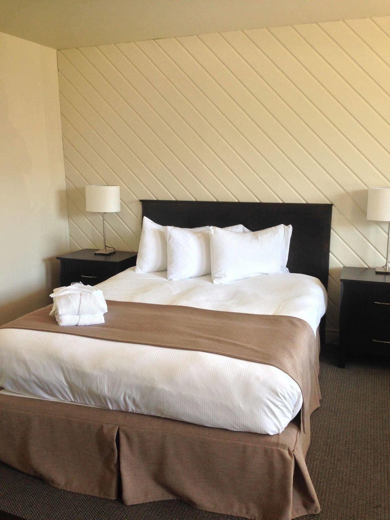 Hotel Les Trois Soeurs แปร์เซ ภายนอก รูปภาพ